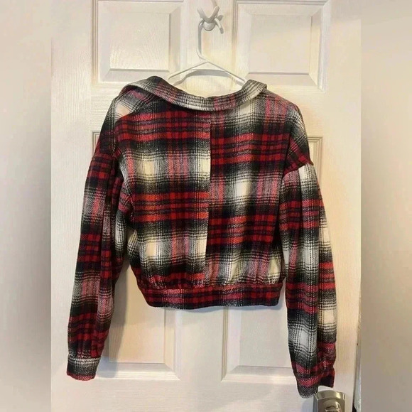Urban Daizy Cropped Plaid Shacket. NWT. Size Small - Picture 2 of 4